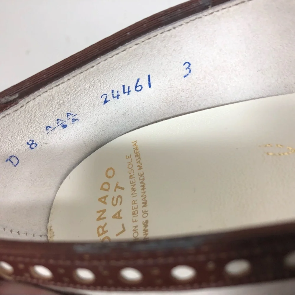 Vintage Selby Tornado Toast Wingtip Toe Shoes Size 8 Brown and White